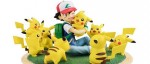 Sacha s'entoure de plein de Pikachu chez Megahouse