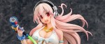 Sonico joue au Peach Beach Splash chez Phat! Company