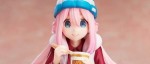 Nadeshiko Kagamihara mange ses nouilles chez FuRyu
